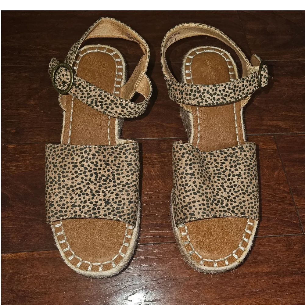 Universal Thread Women's Leopard Chic Espadrille Wedge Platform Sandal, size 9.5 - Picture 2 of 4